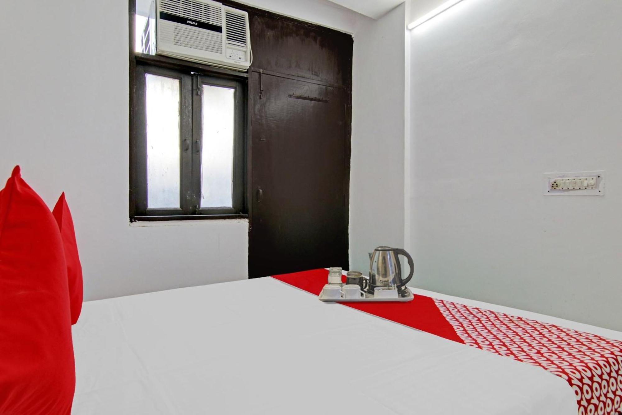 Hotel O Chaudhary Villa Нью-Дели Экстерьер фото